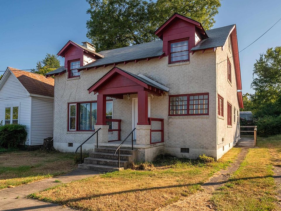 1st image of 221 Hazel St