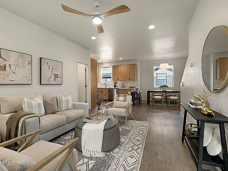 2567 W Pikes Peak Dr — Photo 1