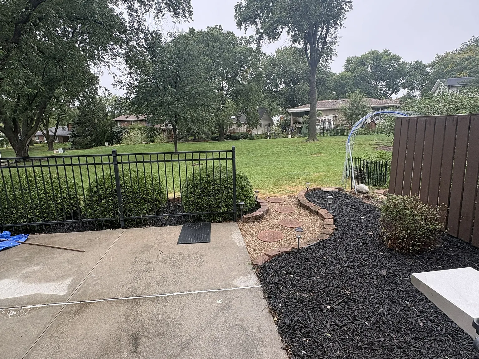 2 bed, 2600 sqft, $1,950 — Photo 4