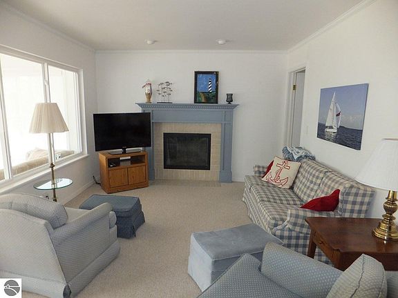 2nd image of 4324 Crystal Dr