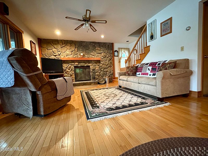 4th image of 102 Shoreline Drive