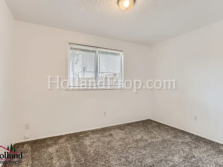 125-127 SW Edgefield Ct #127 — Photo 8