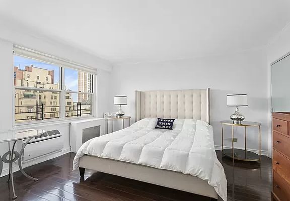 4th image of 300 E 71st St APT 19O