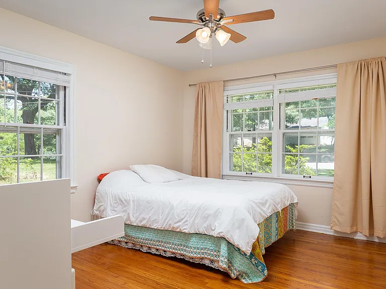 901 N Pine St — Photo 14