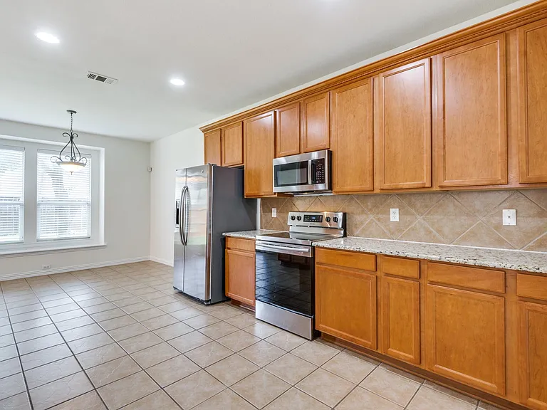 15924 Alvarado Dr — Photo 5