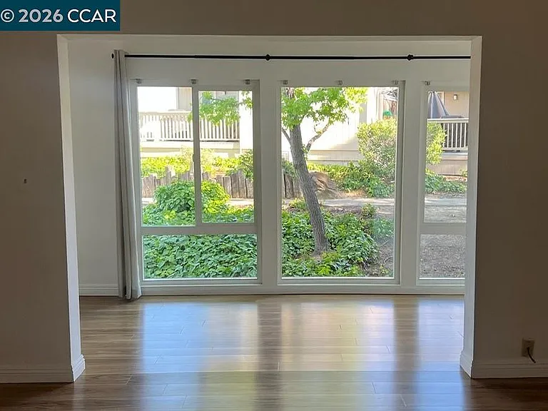438 Ridgeview Dr — Photo 4