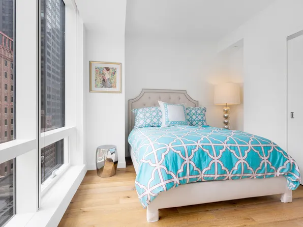 325 Lex Avenue image 4 of 10