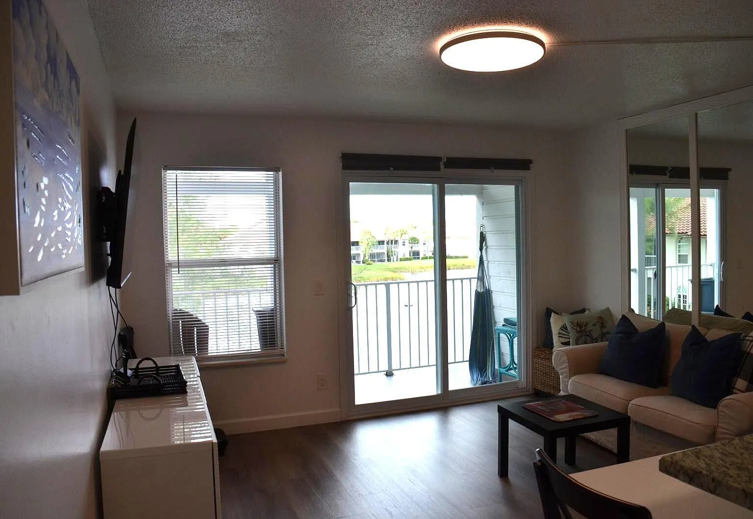 1 bed, 1.0 bath, 502 sqft, $2,700 — Photo 2