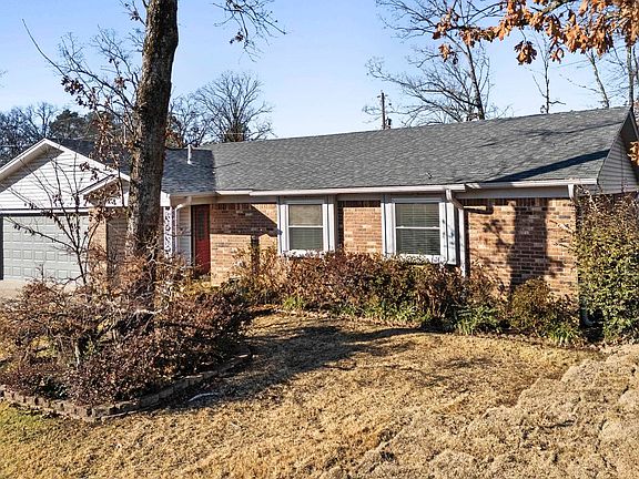3rd image of 13 Pennwood Dr