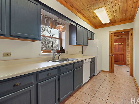 5th image of 707 Quinn Rd