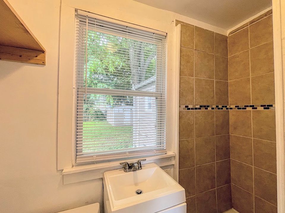1st image of 1305 W 38th St #B