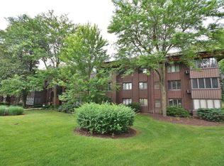 N85W15700 Ridge Rd, Menomonee Falls, WI 53051