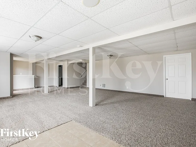 1049 NE Queens Cir — Photo 13