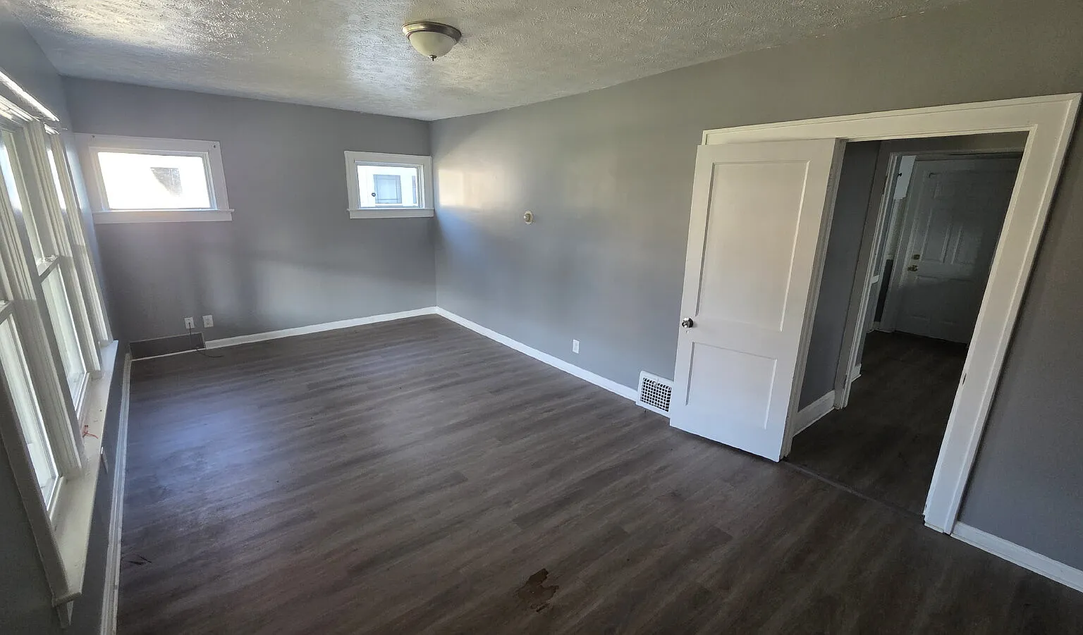 2 bed, 1.0 bath, $1,025 — Photo 3