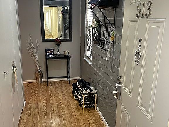3rd image of 2106 Kanawha Blvd E APT 513