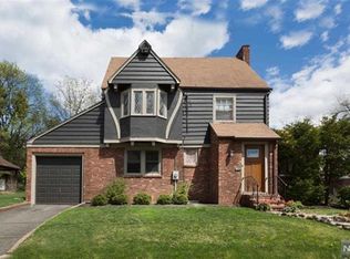 1 Marjorie Ct, Teaneck, NJ 07666