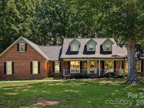 121 Country Creek Dr, Kings Mountain, NC 28086