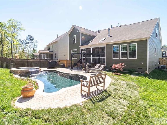 5th image of 218 Kinney Glenn Ct