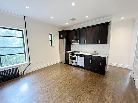 Rented by Avenues Real Estate | media 27