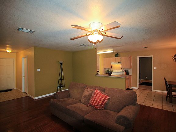 3rd image of 2101 Sandstone Dr