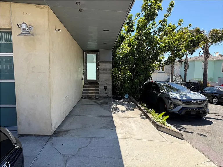 400 34th St — Photo 14