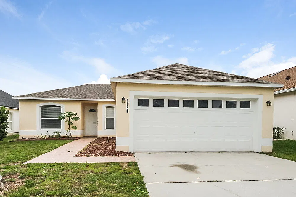 3 bed, 2.0 bath, 1264 sqft, $2,235 — Photo 1