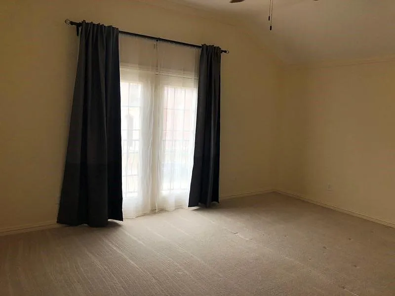 3 bed, 2.5 bath, 2800 sqft, $2,800 — Photo 3