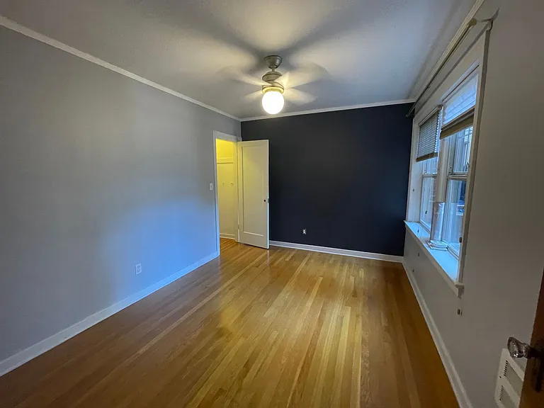 124 Warren Ave N #209 — Photo 3