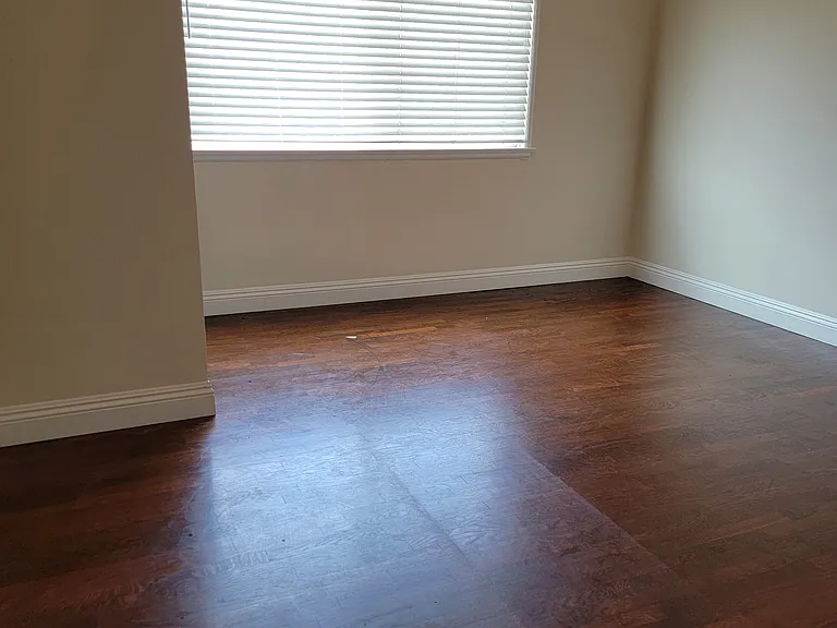 2620 W Arbor Vitae St — Photo 9