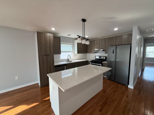 741 Seaport Dr #2
