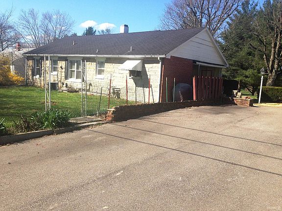 SideViewFromDriveway