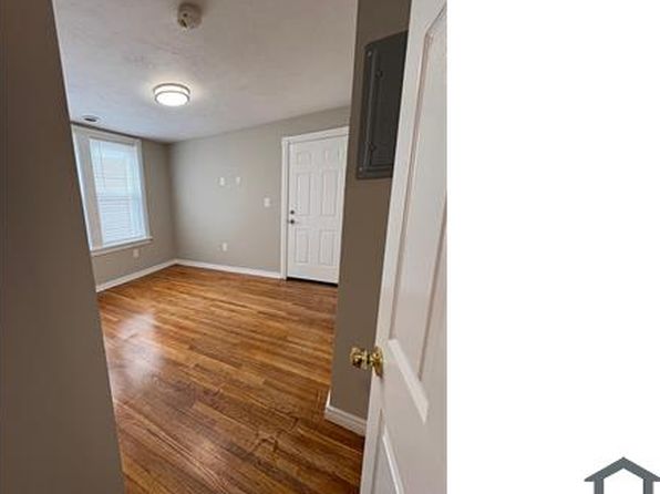 38 Neptune St APT 2R