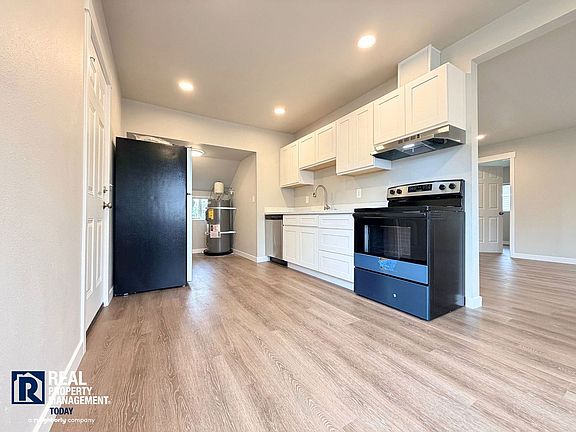 4th image of 204 128th St S #212