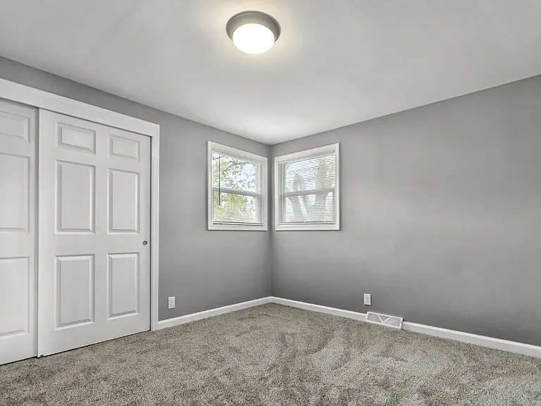 9332 W Silver Spring Dr — Photo 11