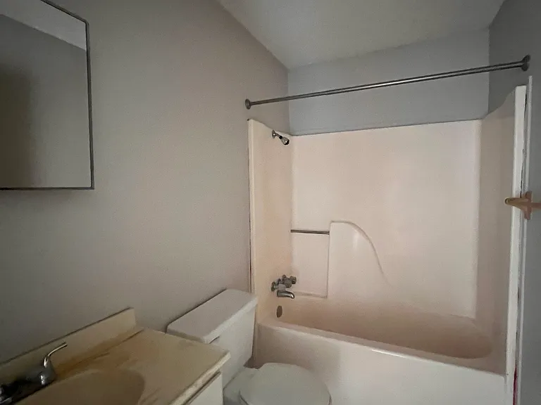 1605 University Pkwy #11 — Photo 10