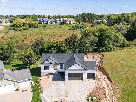 3rd image of 209 Stonehill Ct