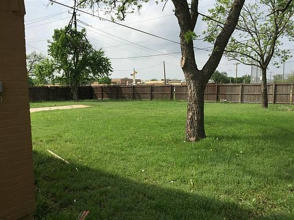 3rd image of 801 Rosewood Hills Dr