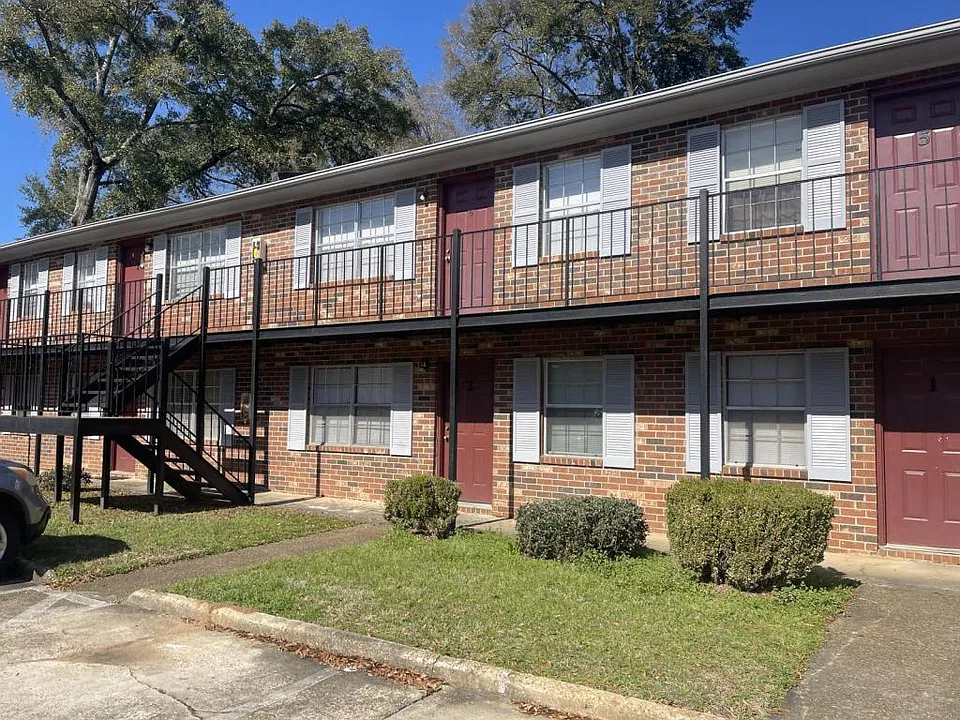 300 W Brunson St