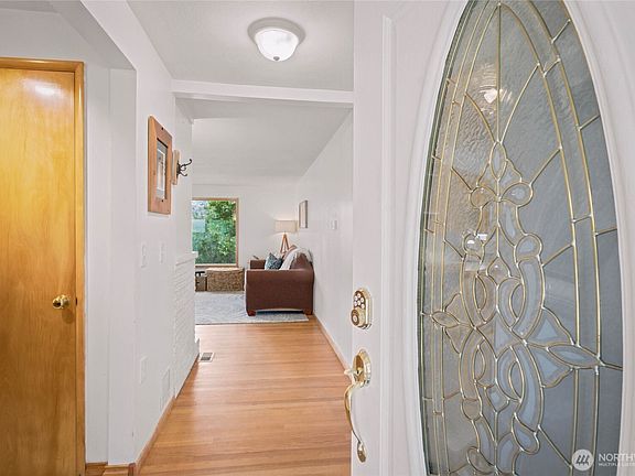 5th image of 1903 Deerpath Drive