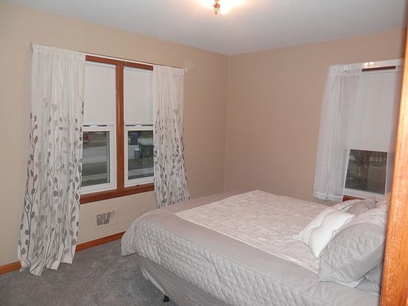 3rd image of 4729 W 98th Pl