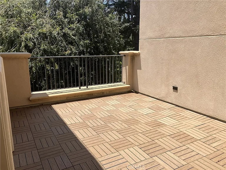 378 W Green St #131 — Photo 32