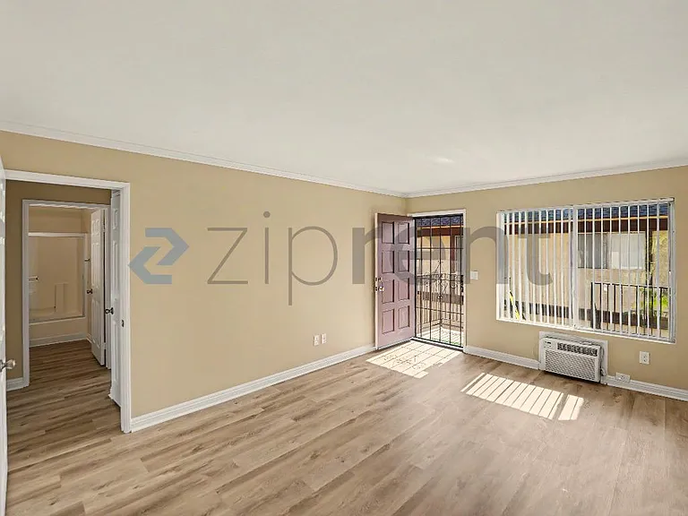 3523 W Savanna St #9 — Photo 7