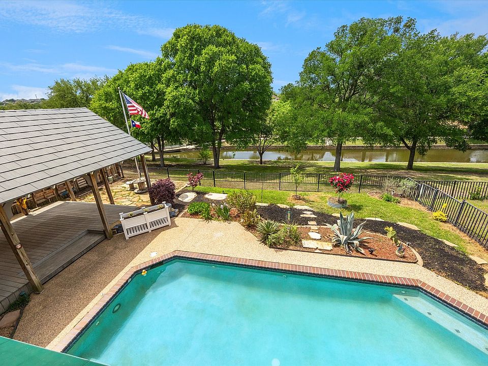 1st image of 845 Canyon Crest Dr