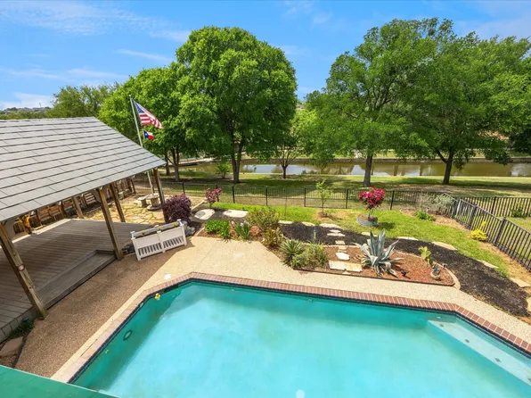 845 Canyon Crest Dr, Irving, TX 75063