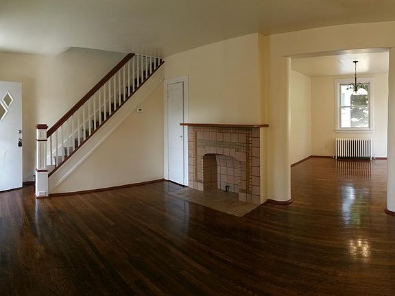 1st floor Living room