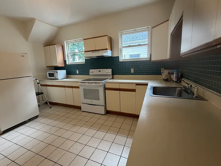 4 Usher Rd #2 — Photo 3