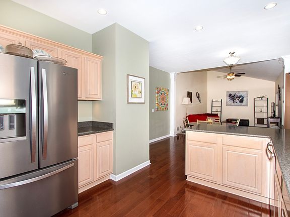 4th image of 1301 Chautauqua St