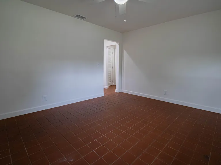 400 SW 8th Ave #8 — Photo 3