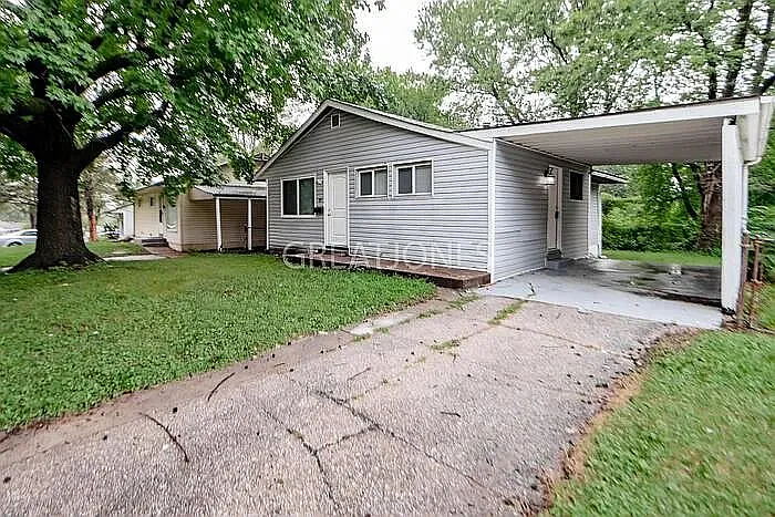 3 bed, 1.0 bath, 873 sqft, $1,047 — Photo 2