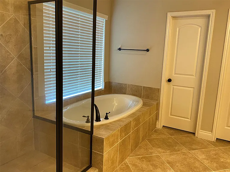 5922 Solara Ledge Ln — Photo 16